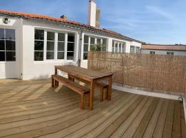 Maison de ville avec terrasse，奧雷龍聖但尼的飯店