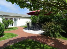 A picture of the hotel: Große Ferienwohnung in Pudagla mit Garten, Terrasse und Grill