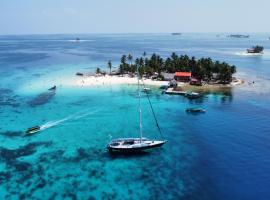 73ft Family Sailing Yacht with Crew - all inclusive, ξενοδοχείο σε Waisalatupo