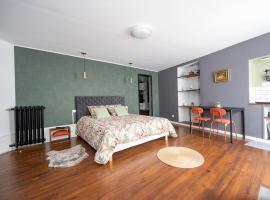 รูปภาพของโรงแรม: Appartement spacieux et élégant avec jardin