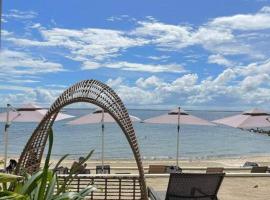 The Mactan Suite at The Mactan Newtown Resort, hotel en Punta Engaño