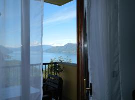 호텔 사진: Lago Maggiore holiday house, lake view, Vignone