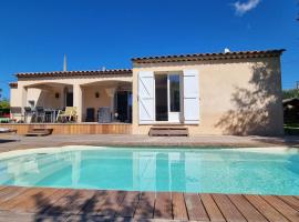 Foto di Hotel: Villa au calme piscine privée