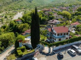 Bujtina Lazarat，位于Lazarat的酒店