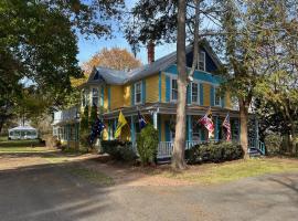 A picture of the hotel: Inn on Fox Meadow - Spacious Victorian Inn