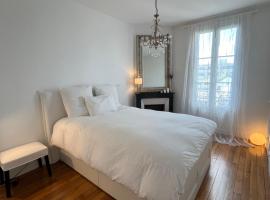 รูปภาพของโรงแรม: Paris Serenity Bedroom [Female guest only]