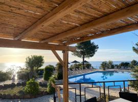 Le Thyreneen、サリ・ソランザラのホテル