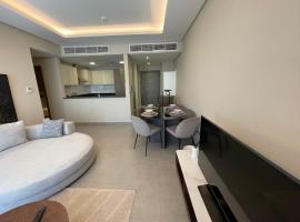 होटल की एक तस्वीर: 2 Luxury bedroom Apartment In Amwaj Island