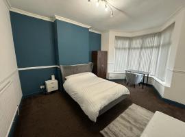 Hotel fotoğraf: Comfortable Room in Shared Sheffield Detached House