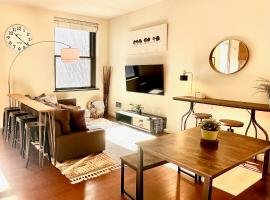 Hotel Photo: Charming Downtown Seattle Condo with Water Views