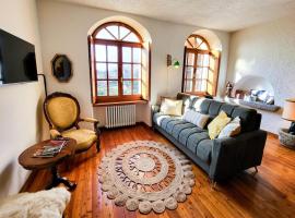 Hotel Photo: Cretallaz - Rustic chic with castle view and private parking