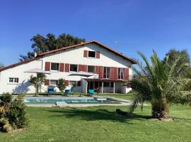 Hotel Photo: Appartement de Standing dans Maison avec Piscine