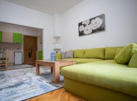 รูปภาพของโรงแรม: The Green Apartment in the heart of Old Sofia 1BDR