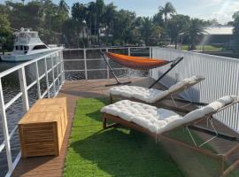 Unique Houseboat Modern and New, hotel Fort Lauderdale-ben