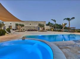 A picture of the hotel: Casale Arezzo - Luxury Villa With Pool & Jacuzzi - Marina di Ragusa