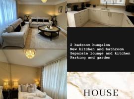 Hotel Photo: 2 bedroom stunning bungalow near Paultons Park