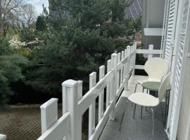 Hotel Photo: 2 chambres adjacentes dans villa avec jardin de pins