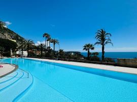 Фотография гостиницы: Luxurious Monaco Flat: Stunning Views & Amenities