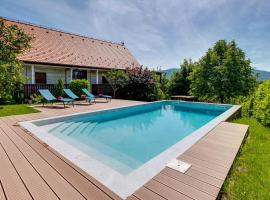 Foto do Hotel: Nice Home In Jakovlje With House A Panoramic View