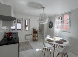 A picture of the hotel: Appartement 60m2 - Carré d'Or Cathédrale