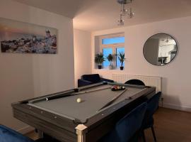 Hotel Photo: Luxury Beachfront Getaway, with Pool table and Hot tub