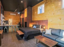 Hotel foto: Restored Historic Loft - 3 mins to the beach