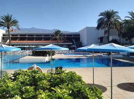 A picture of the hotel: Sunset Appartment, Pool and Bay views A/C