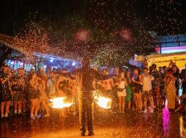 Base Party Hostel, hotel in Ao Nang Beach