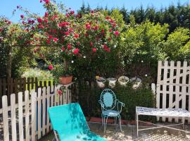 Hotel fotoğraf: Quiet light room, ideal for the Camino de Santiago!