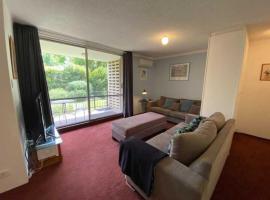 Hotel Photo: Grif1 Quiet 2BR Apartment with Garden views in Griffith