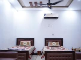 Hotel foto: 3 Bed Rooms House in Lahore