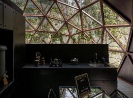 Glass House, hotel in Puerto Morelos