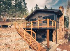 Luxury Mountain Cabin with Views, Hot Tub, Fireplace