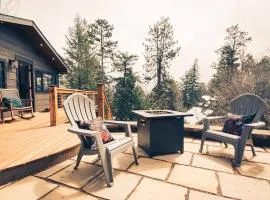 Luxury Mountain Cabin with Views, Hot Tub, Fire Pit, by Forest & Peak Retreats