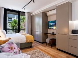 Hotel Photo: Sea Point - 17 Hall Rd, 303 - Central Studio Apartment close to Beaches