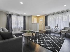 Hotel Photo: Charming Retreat in the Heart of Des Plaines residence