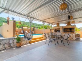 Foto do Hotel: Countryhouse Villa with pool & private parking