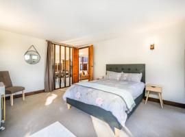 Хотел снимка: Pukekohe Farm House 5min to Town Centre