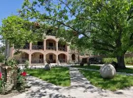 Château Fort de Manavi, Boutique Hotel