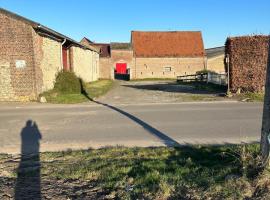 Hotel kuvat: Chambre meublée ferme D’Herlaimont