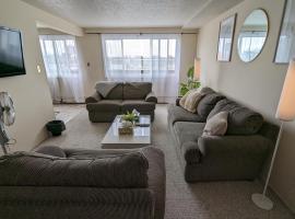 Hotelfotos: Right Next To WEST EDMONTON MALL with Free Parking