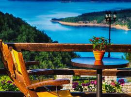 A picture of the hotel: Χρυσοπελεια - Chrisopeleia Lake View