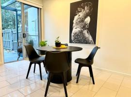 Hotel kuvat: The place to stay in Canberra - parking and wi-fi