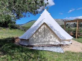 ホテル写真: Tente Lodge TIPI A 1H de Nice CLAIR DE LUNE