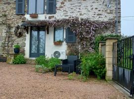 מלון צילום: Charming typical Auvergne cottage