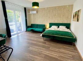 A picture of the hotel: Greenea Apartman