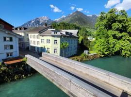 Hotel Foto: Spacious cellar studio surrounded by mountains and lake