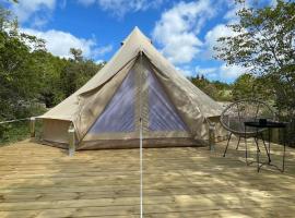 รูปภาพของโรงแรม: Glamping Tent Mariehamn