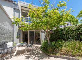Hotel foto: BUCK85 - Leafy Tree-Lined Terrace Home