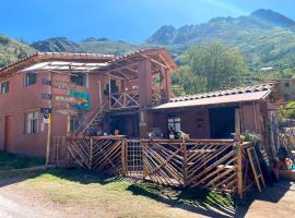 Wallpari Sonqo Hospedaje Medicina temazcal, hotel v destinaci Pisac